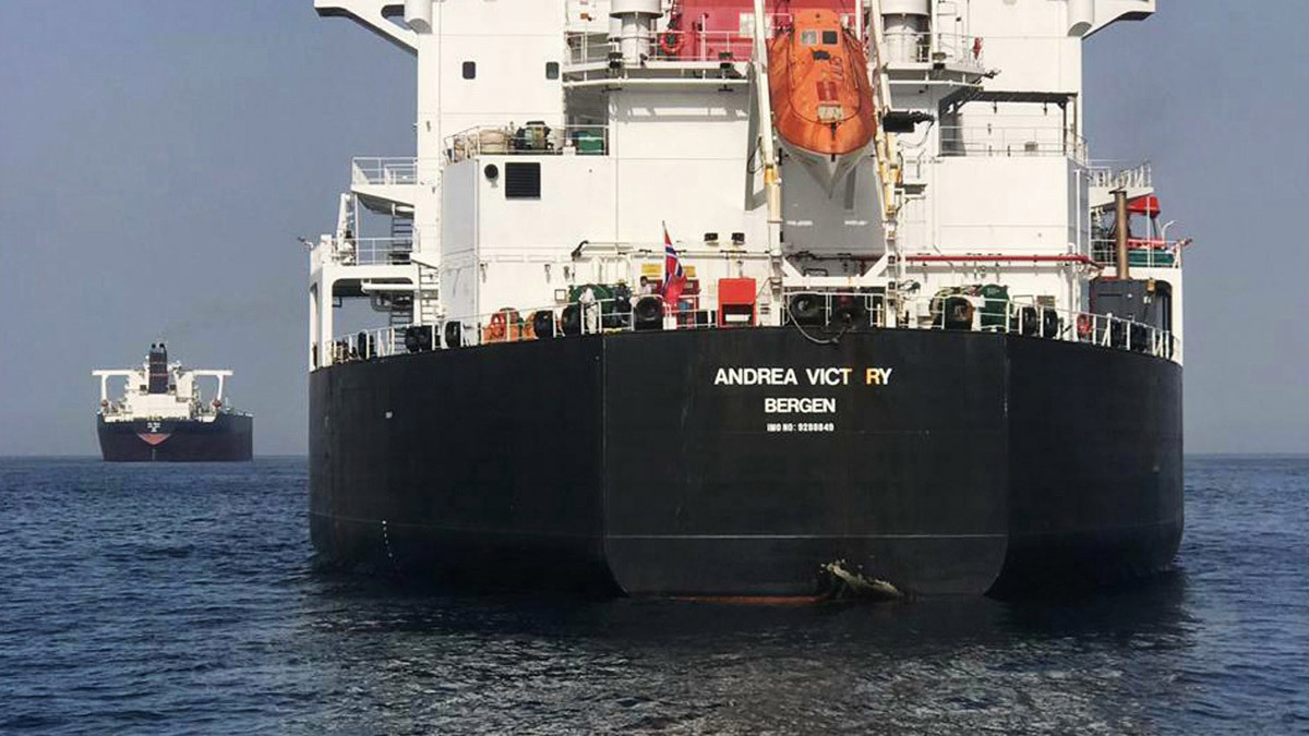 حادث"غامض" قرب الساحل الإيراني يرفع أسعار النفط