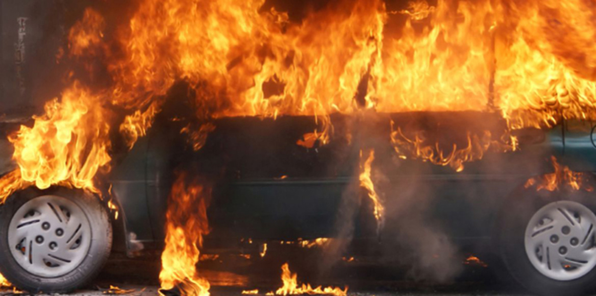 بهذه الطريقة عاقبت محكمة في السعودية طلابًا أحرقوا مركبة مدير مدرستهم (فيديو)