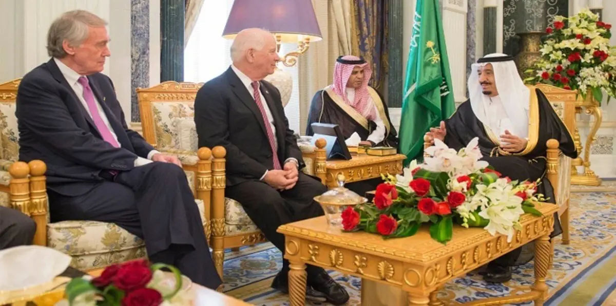 الملك سلمان يستقبل وفدًا من الكونغرس الأمريكي