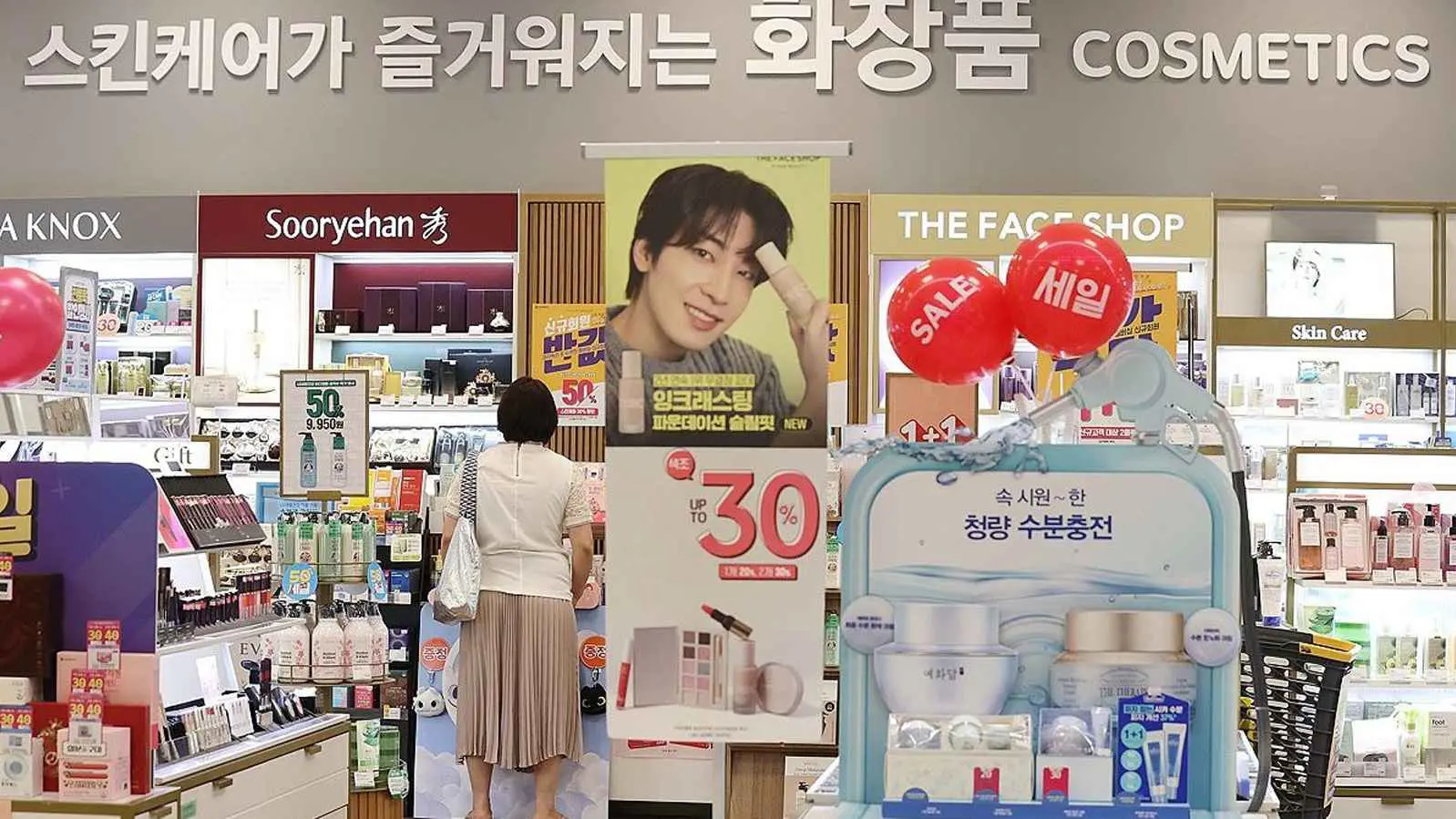 "بشرة الكوريات" ترفع مبيعات مستحضرات التجميل في العالم العربي