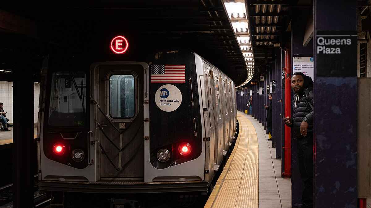 تقشعر لها الأبدان.. جريمة "شنيعة" على متن مترو نيويورك