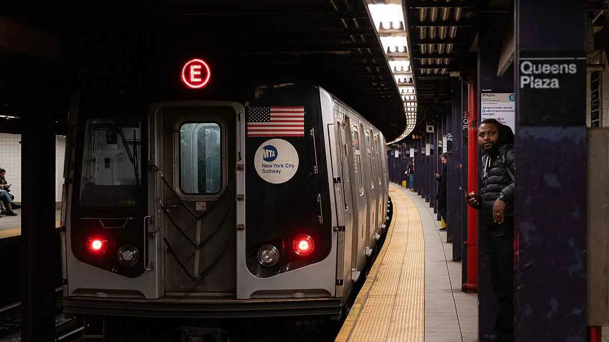 تقشعر لها الأبدان.. جريمة "شنيعة" على متن مترو نيويورك