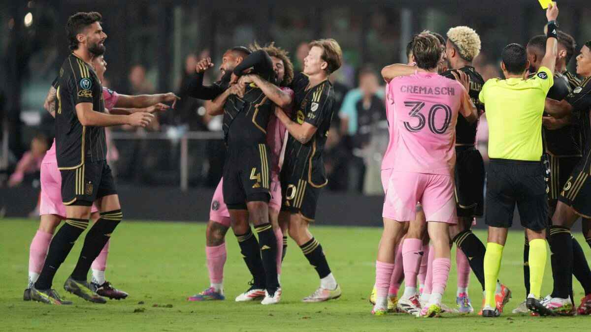 بسبب ميسي.. جوردي ألبا يصفع لاعب لوس أنجلوس (فيديو)