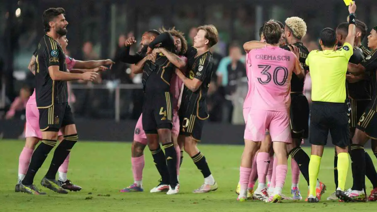 بسبب ميسي.. جوردي ألبا يصفع لاعب لوس أنجلوس (فيديو)