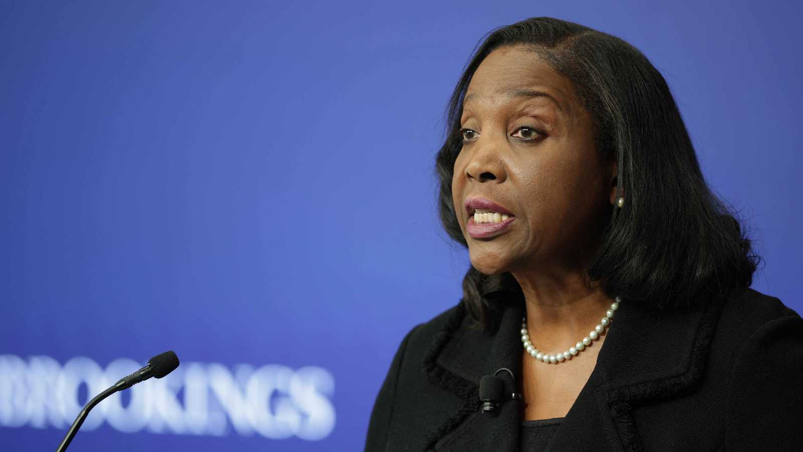 في ظل رسوم ترامب.. ليزا كوك تحذر من استمرار التضخم