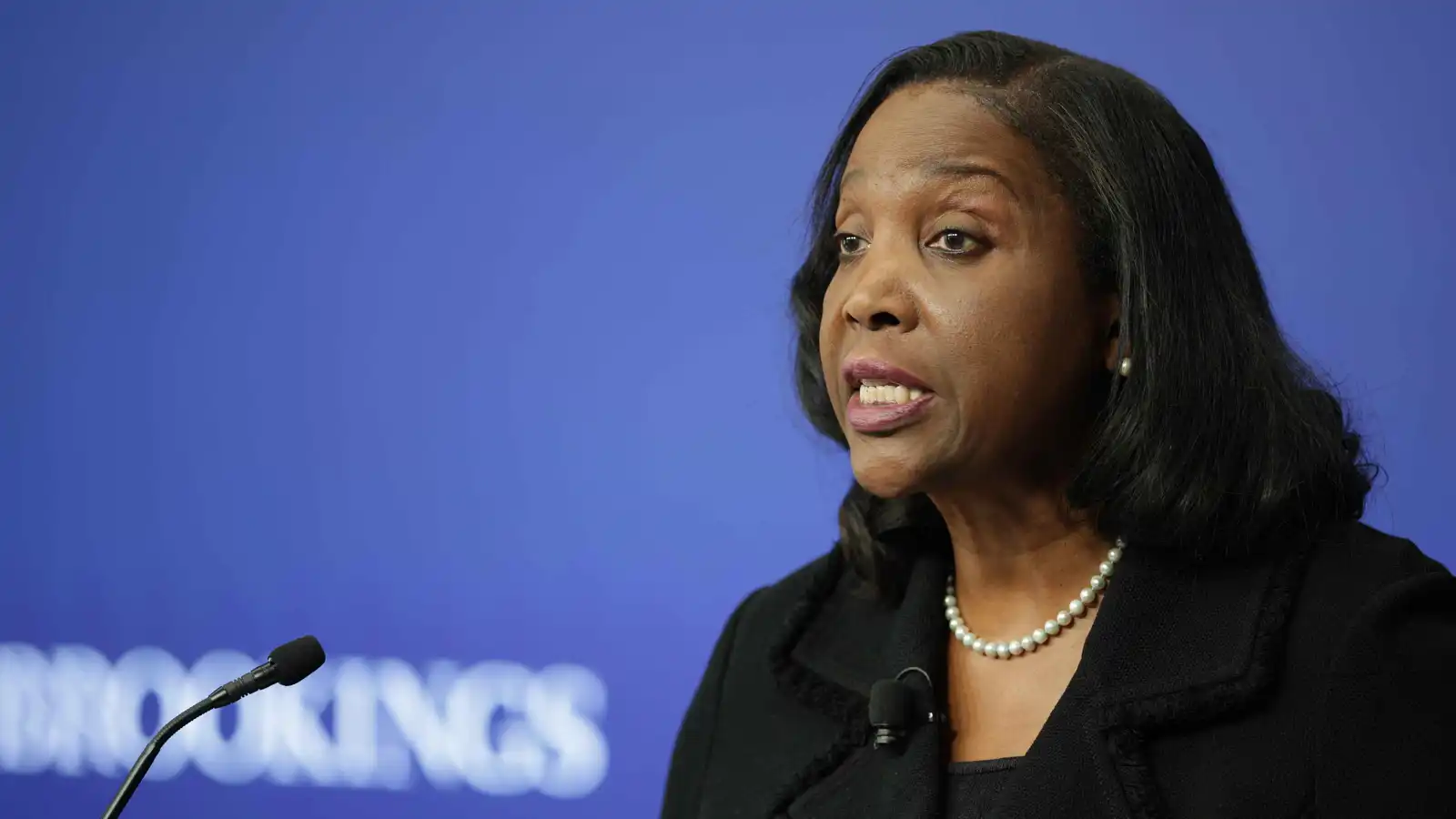 في ظل رسوم ترامب.. ليزا كوك تحذر من استمرار التضخم