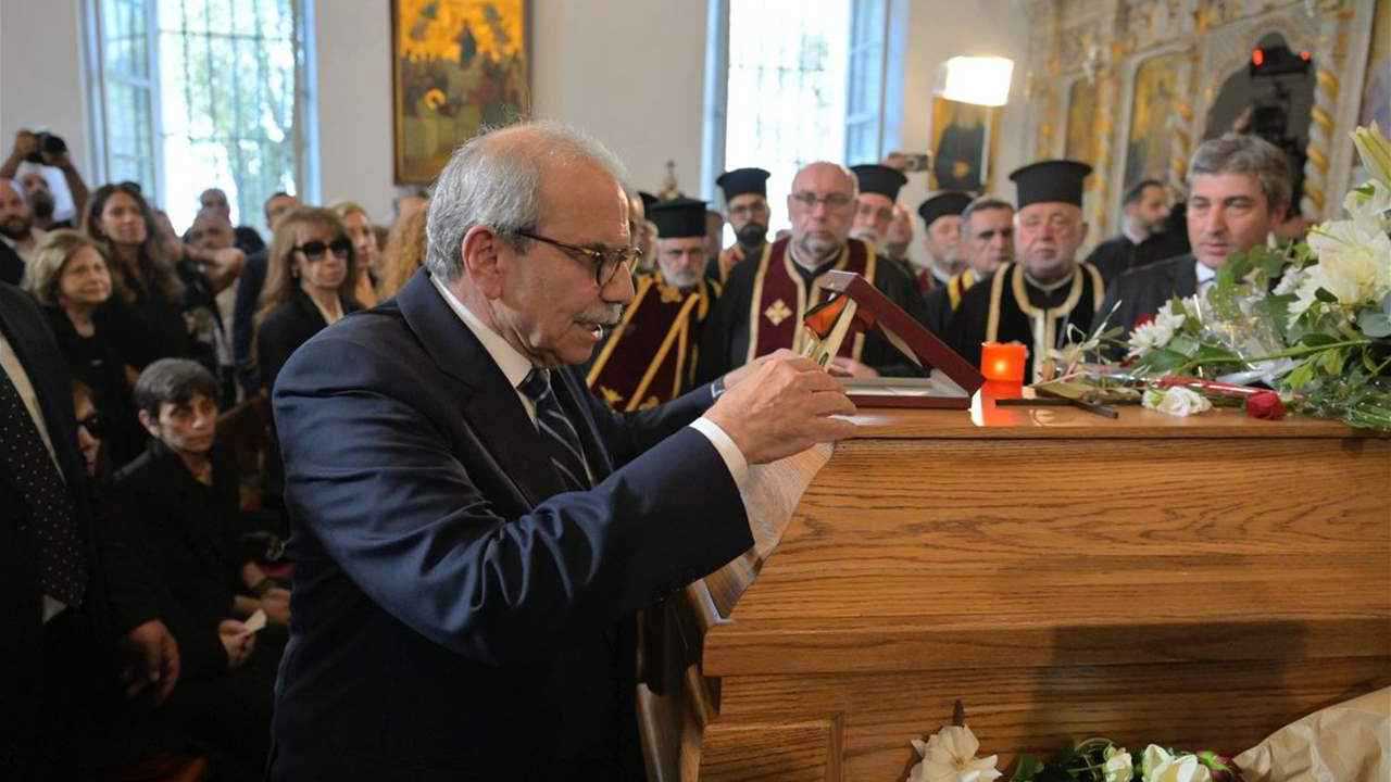 منح الراحل زياد الرحباني وسام الأرز الوطني في وداع مؤثر