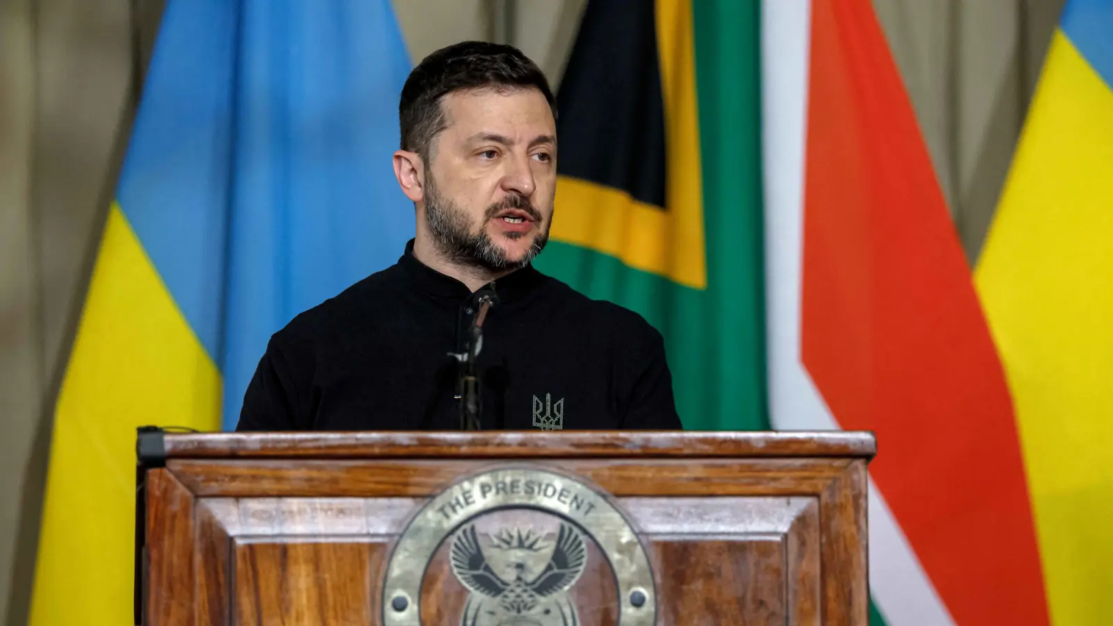 زيلينسكي: روسيا قصفت كييف بصاروخ كوري شمالي