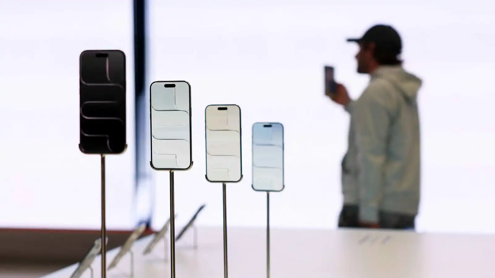 بعد 4 أشهر على إطلاقه.. مستخدمو آيفون لا يفضلون تحديث "iOS 26"