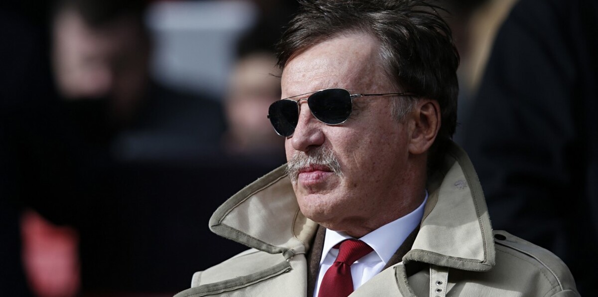 بعد موسم باهت.. حقيقة بيع مالك آرسنال أسهمه في النادي