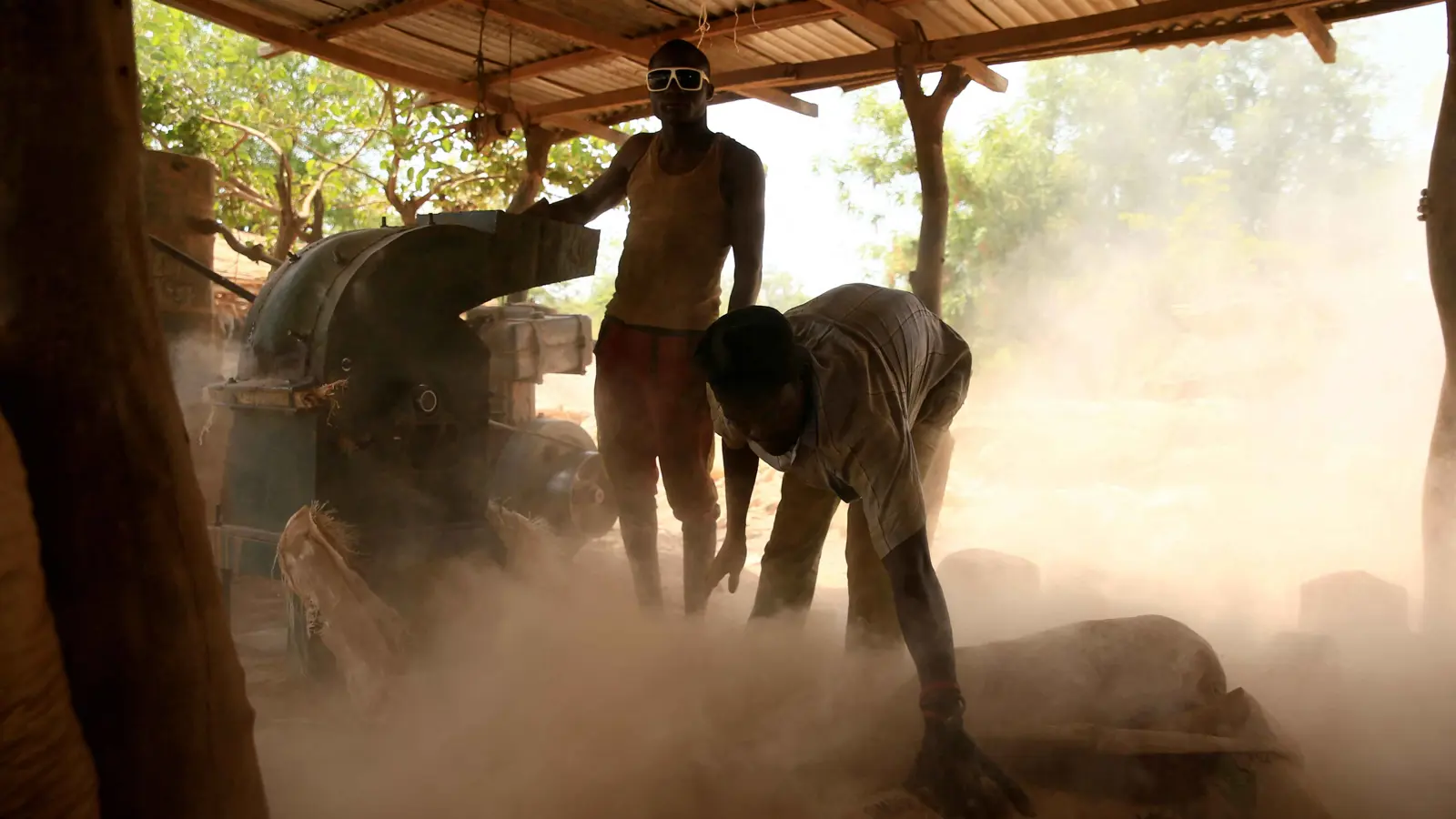 بأسلحة ثقيلة.. هجوم على منجم للذهب في نيجيريا يوقع 20 قتيلاً