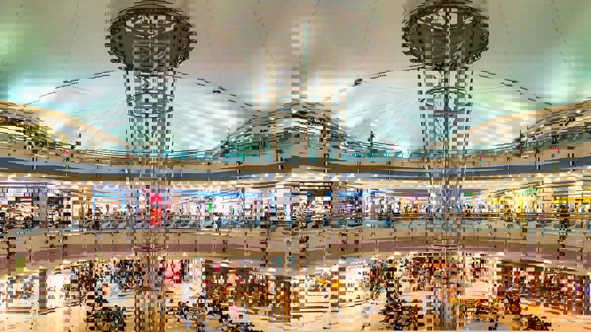 أبوظبي تمدد إغلاق المراكز التجارية ومنع تداول "الشيشة" حتى إشعار آخر