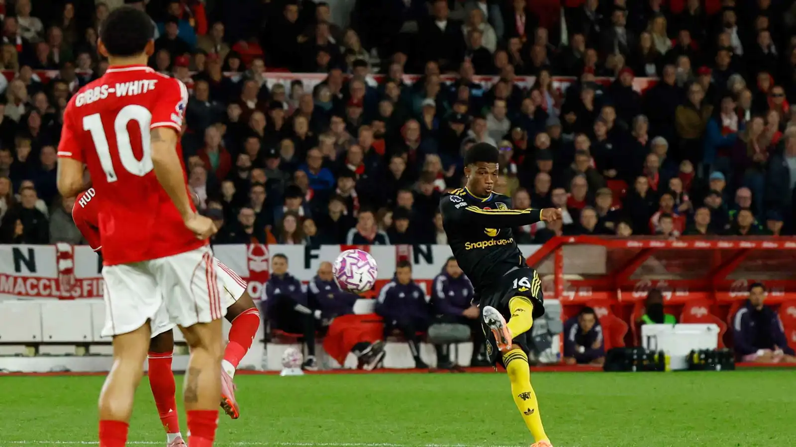 ديالو يسجل هدفًا تاريخيًا في تعادل اليونايتد أمام نوتنغهام بالبريميرليغ (فيديو)