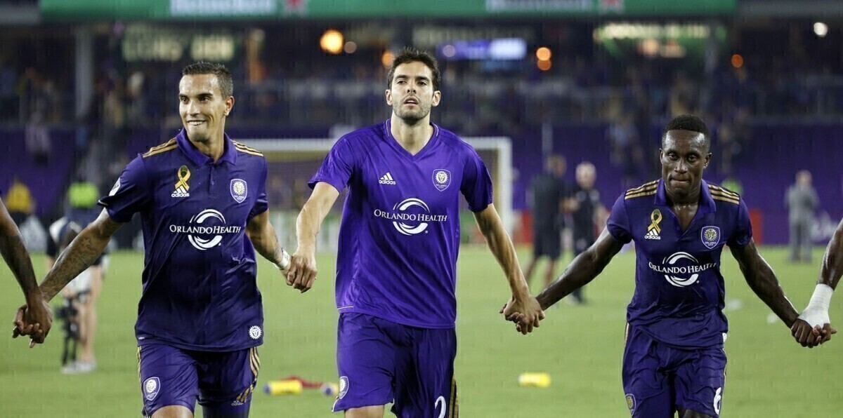 كاكا يعلن رحيله عن دوري كرة القدم الأمريكي