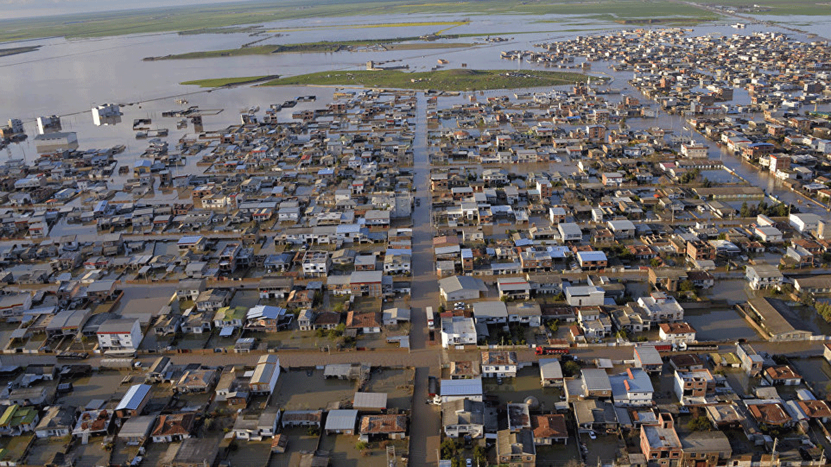 تقرير: هكذا تسبب تقصير وفساد السلطات الإيرانية في كارثة السيول