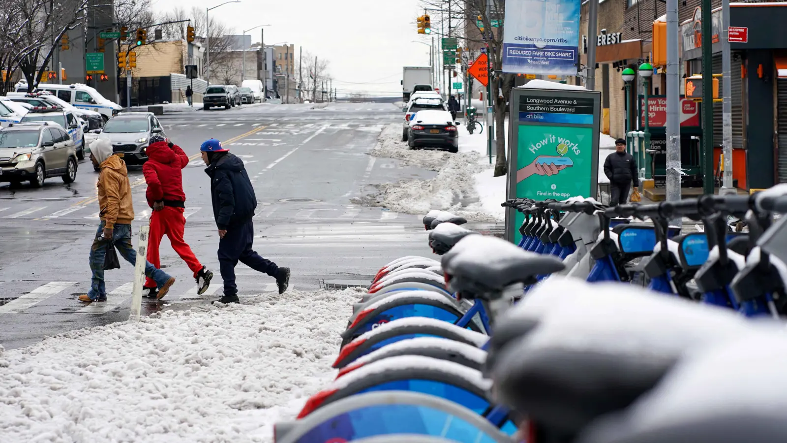 في ثانيتين.. انهيار مروع لمركز إطفاء في نيويورك (فيديو)