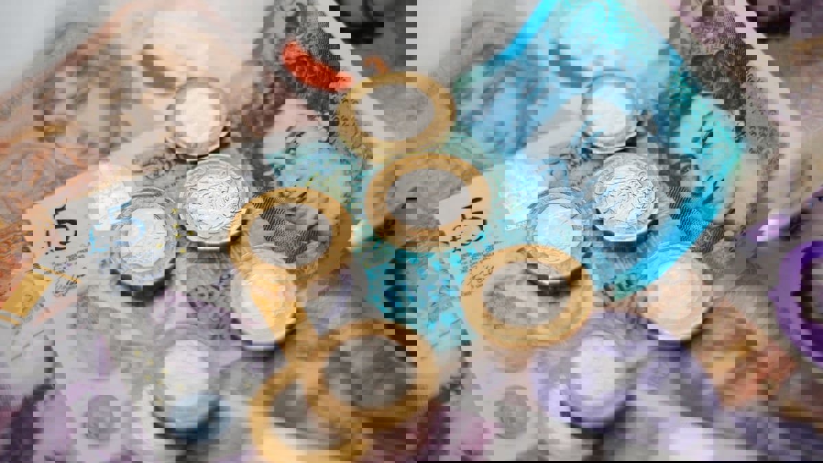 الجنيه الإسترليني يهوي لأدنى مستوى منذ 1985 مقابل الدولار الأمريكي