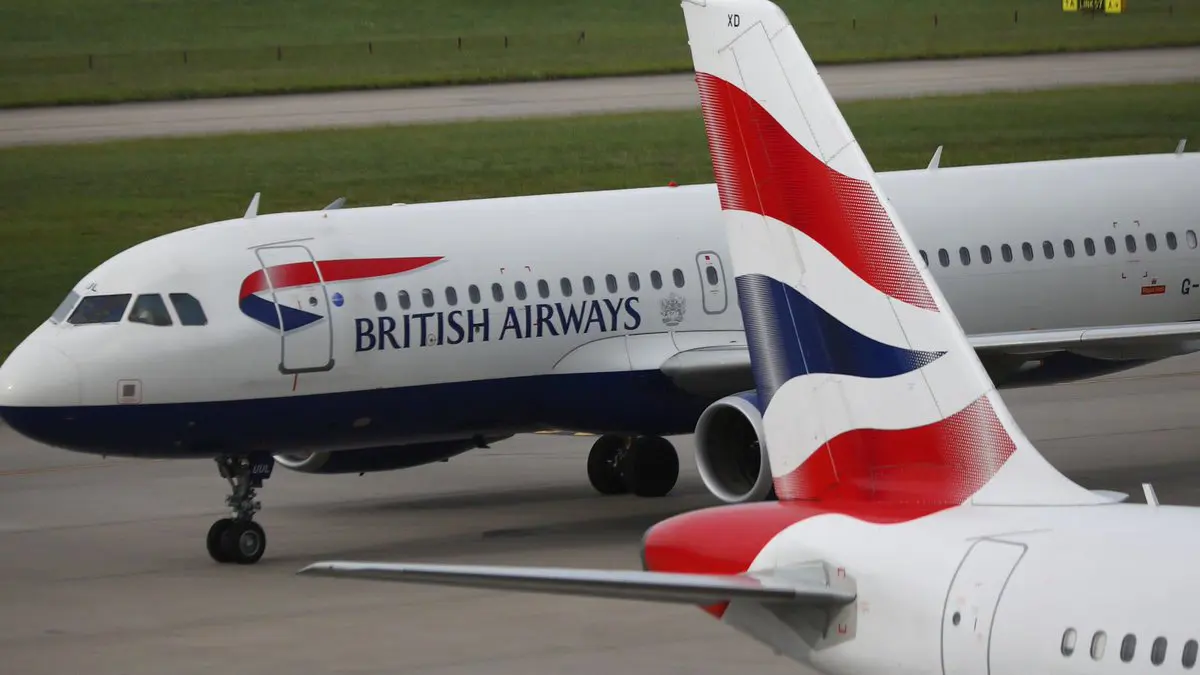 الخطوط الجوية البريطانية توقف أكثر من 30 ألف موظف عن العمل