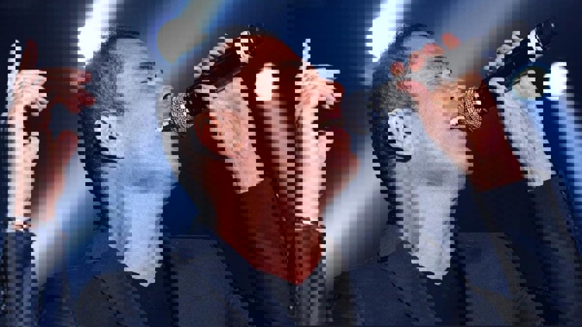 الهضبة عمرو دياب يطلق أغنية "أول يوم في البعد" (فيديو)