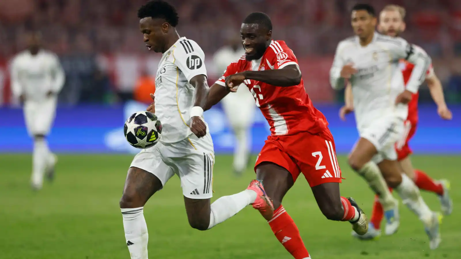 مصدوم.. رد فعل مثير من فينيسيوس بعد هدف لويس دياز القاتل (صور)