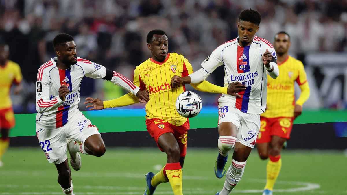 أول رد من سعود عبد الحميد حول العودة إلى الهلال السعودي 