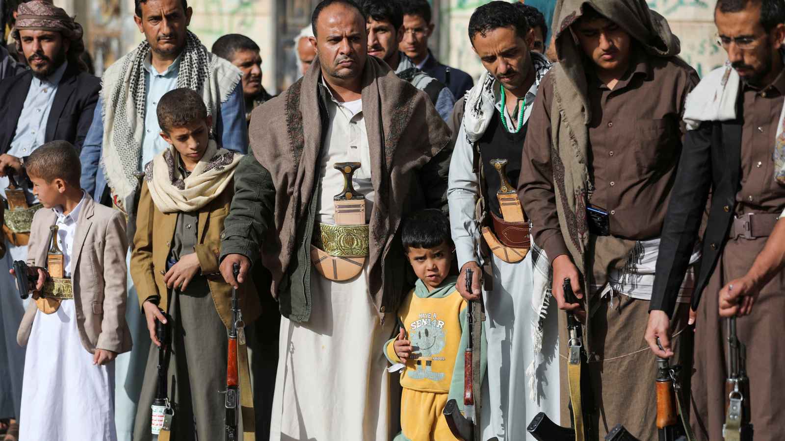 الغارات تكشف المواقع السرية.. توجيهات لقيادات ميليشيا الحوثي بالإخلاء