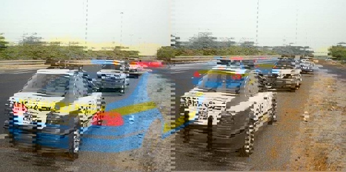 اعتقال فتاتين خليجيتين في حالة سكر اصطدمت سيارتهما الفارهة بدورية شرطة