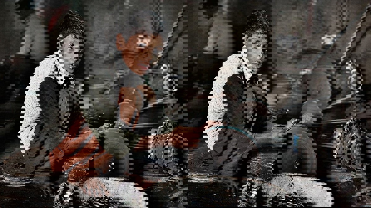 مسؤول: نحو 70 ألف طفل في إيران يعملون في ورش ومهن مختلفة