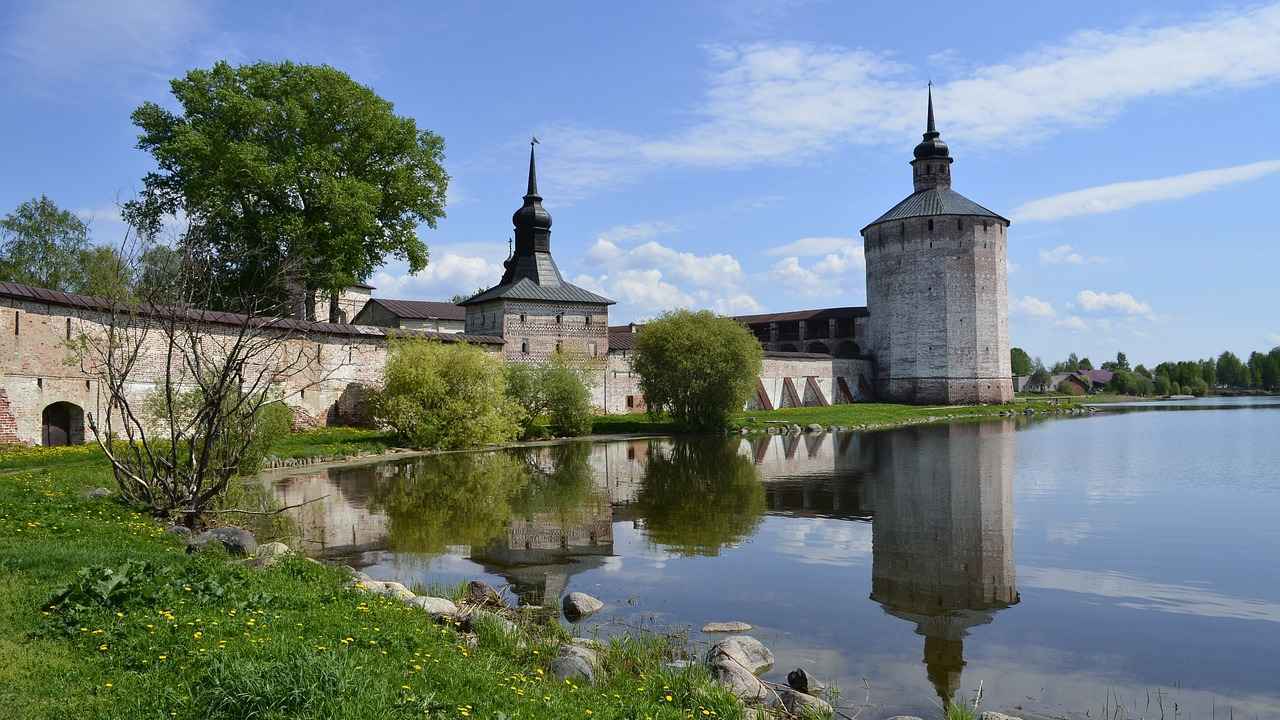 علماء آثار يعثرون على قطعة خزفية عمرها 6000 عام (صورة)