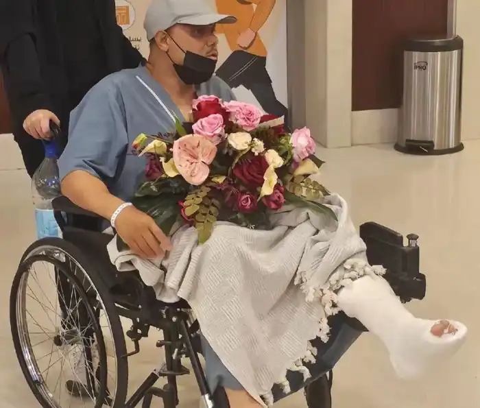 الفنان السعودي بعد مغاردة المستشفى