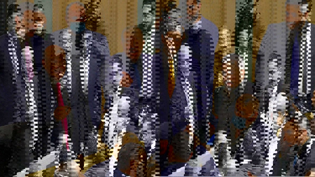 بعد جدل وعراك بالأيدي.. البرلمان يقر إضافة كلمة "الأردنيات" للفصل الثاني من الدستور