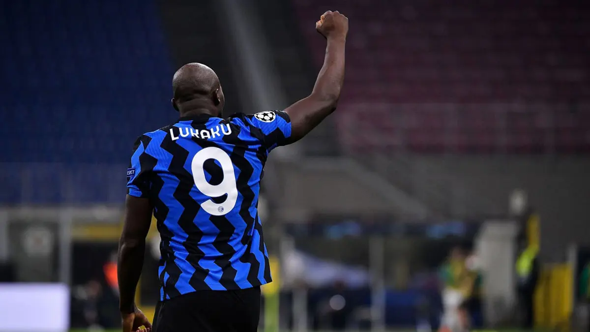 صحف رياضية: هجوم كامل من أجل ليفاندوفسكي.. وشمس لوكاكو تسطع على أرض إنتر ميلان