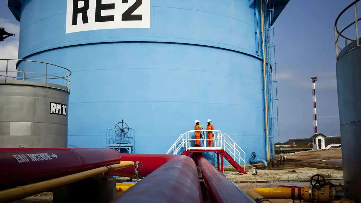 "الديون الخفية".. كيف أدخل التمويل بالنفط دول أفريقيا في دوامة المخاطر؟