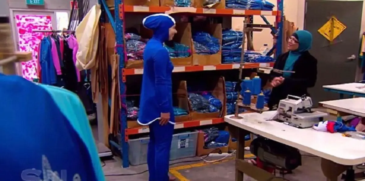 مسلمة ترتدي البوركيني لاختبار المنتجعين على شاطئ فرنسي.. ماذا حدث؟ (صور)