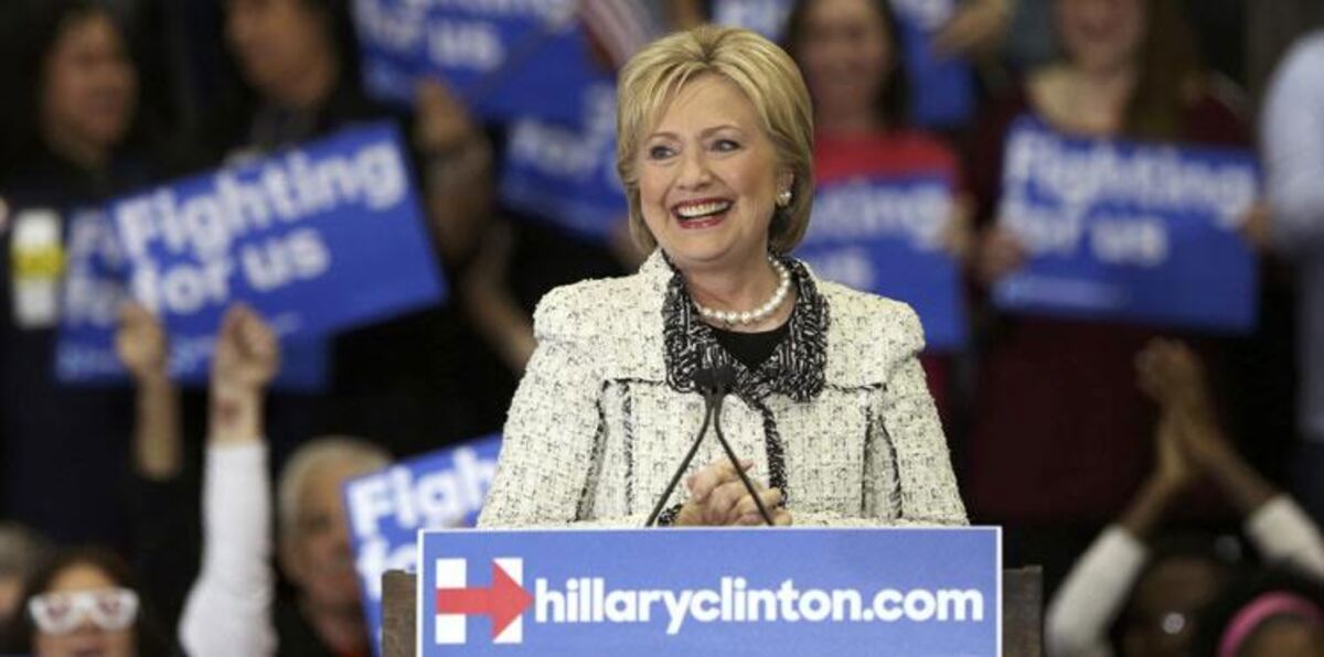 كلينتون تفوز في الانتخابات الأولية بساوث كارولاينا