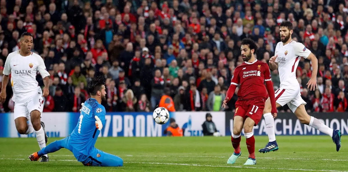 بنيتيز يكشف الفرق بين محمد صلاح وليونيل ميسي