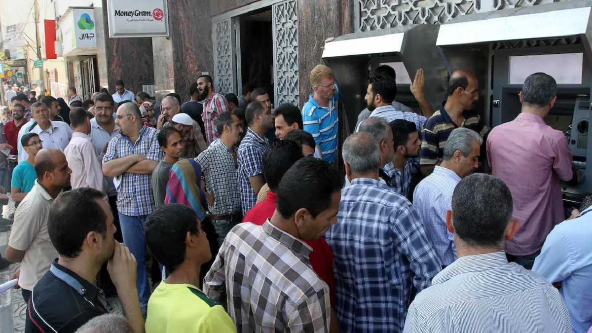 الحكومة الفلسطينية تطلب دعما ماليا عربيا لدفع رواتب الموظفين