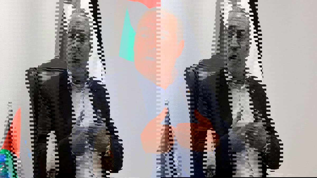 مسؤول فلسطيني كبير في منظمة التحرير: لا أحد فوق المحاسبة.. ماذا يحدث؟