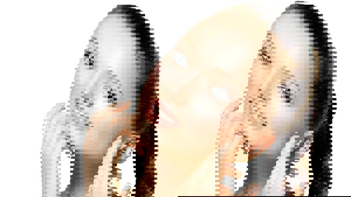 بينها الموز والطماطم.. أطعمة غير صحية للبشرة