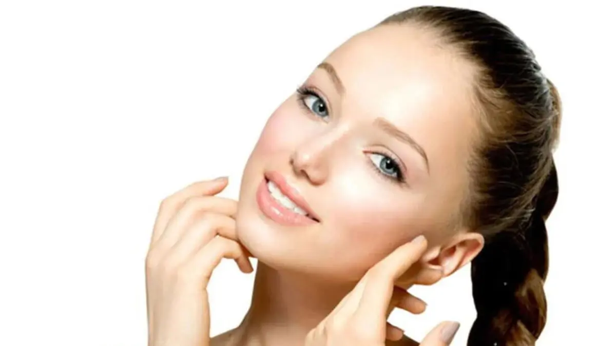 بينها الموز والطماطم.. أطعمة غير صحية للبشرة