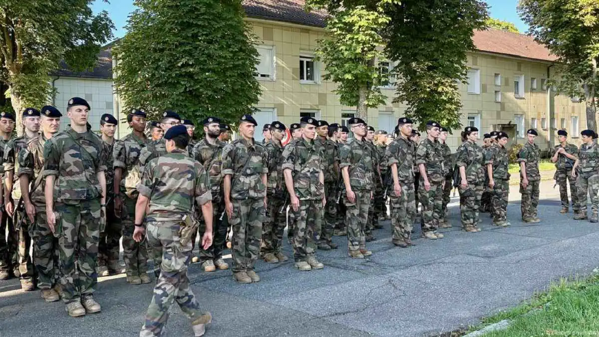 قلق متصاعد من شبح الحرب الروسية.. شباب فرنسا "على خط النار"