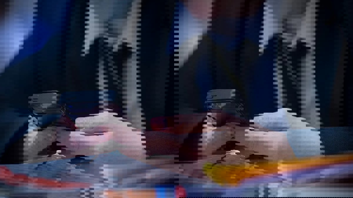 مدارس إنجلترا تحظر على الطلاب استخدام الهواتف