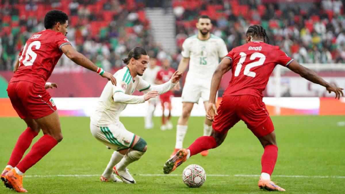 تشيلسي الإنجليزي ينقض على نجم منتخب الجزائر