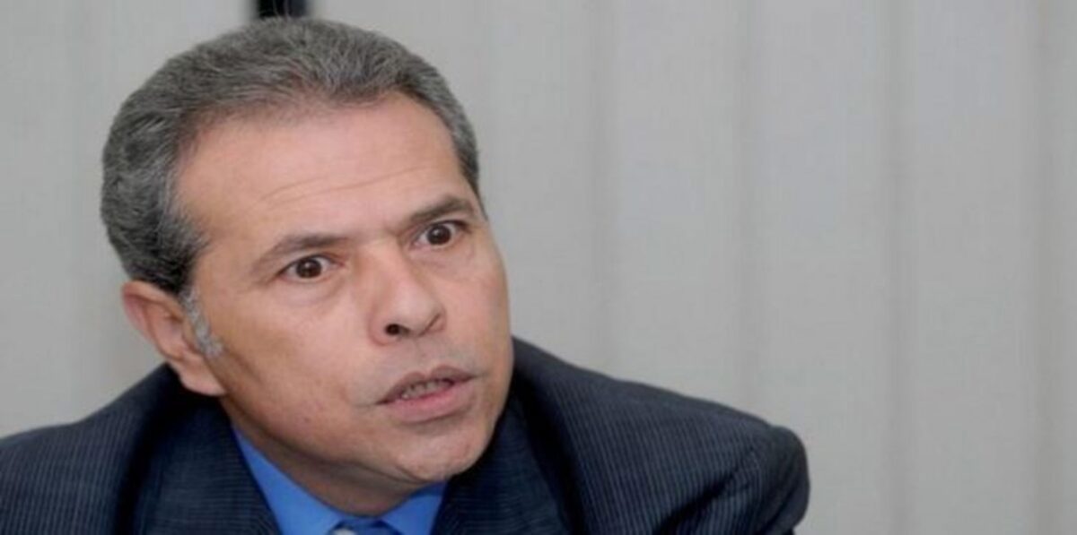 شاهد.. توفيق عكاشة يغازل حياة الدرديري على الهواء