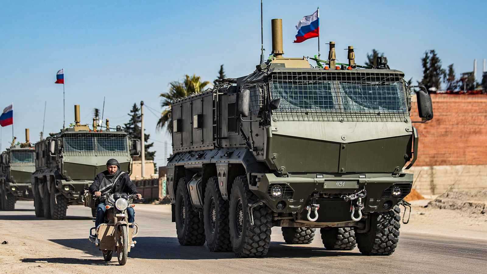 تدريبات عسكرية ودوريات.. روسيا تعزز نفوذها في مناطق "قسد" بضوء أخضر تركي