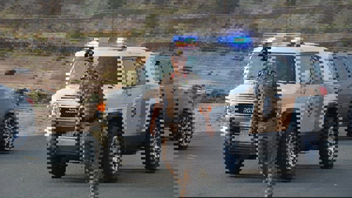 السعودية.. القبض على شخصين ارتكبا حادثة سطو مسلح في متجر للاتصالات