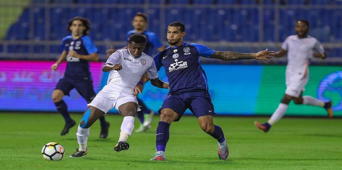 هل يتساهل الشباب أمام نادي الهلال؟ مدير المركز الإعلامي يجيب (صورة)