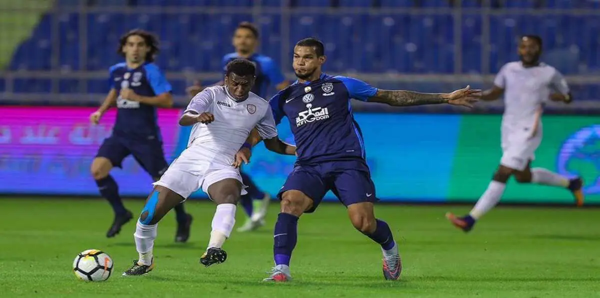 هل يتساهل الشباب أمام نادي الهلال؟ مدير المركز الإعلامي يجيب (صورة)