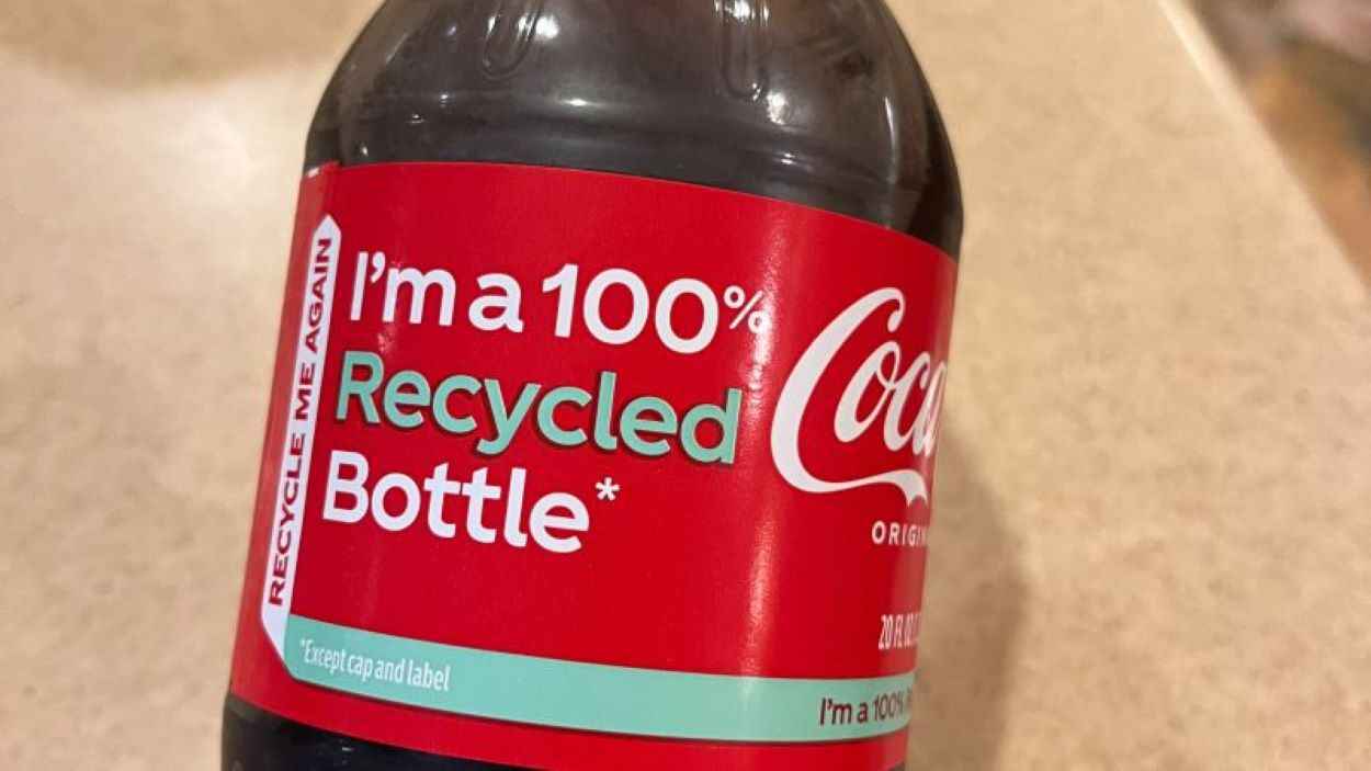 بعد اتهامات بتضليل المستهلكين.. "كوكا كولا" تغيّر ملصقاتها