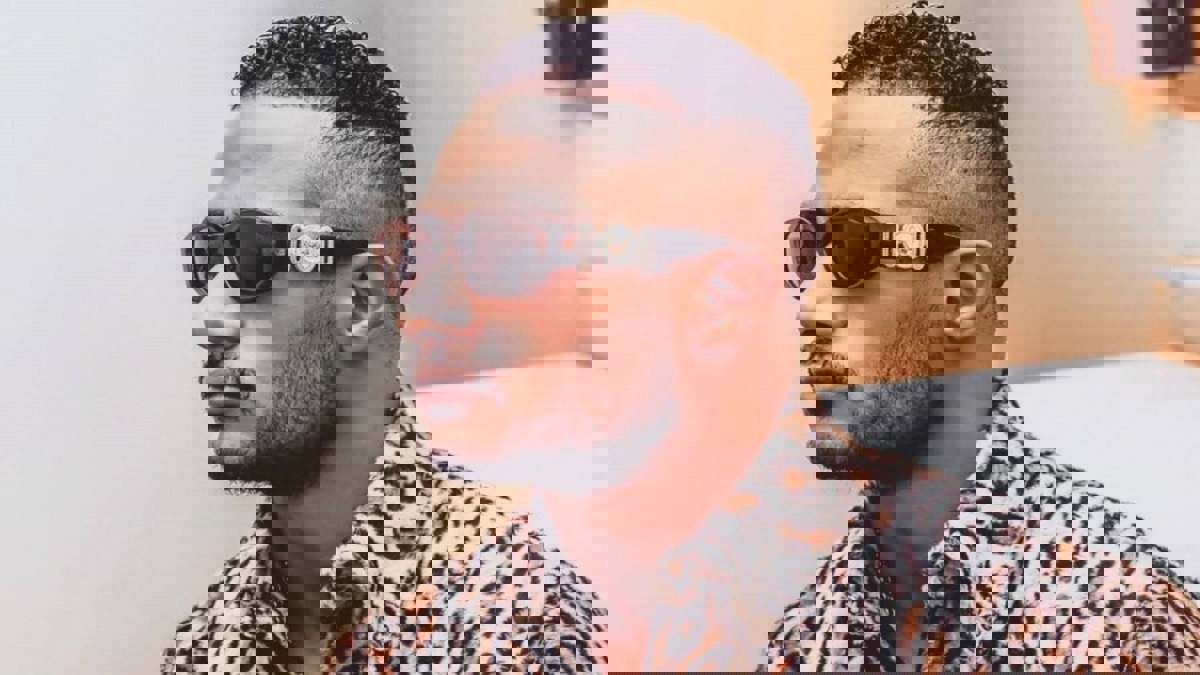 14 فتاة وسيجار.. هكذا روج محمد رمضان لأغنية "رايحين نسهر"